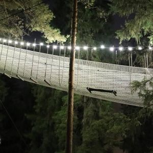 Valon seikkailu -valoteos Seikkailupuisto Laajavuori, Jyvaskyla