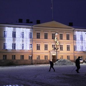 Lääninhal­lituksen talon valo­verhot, viimeisin toteutus Hämeenlinna